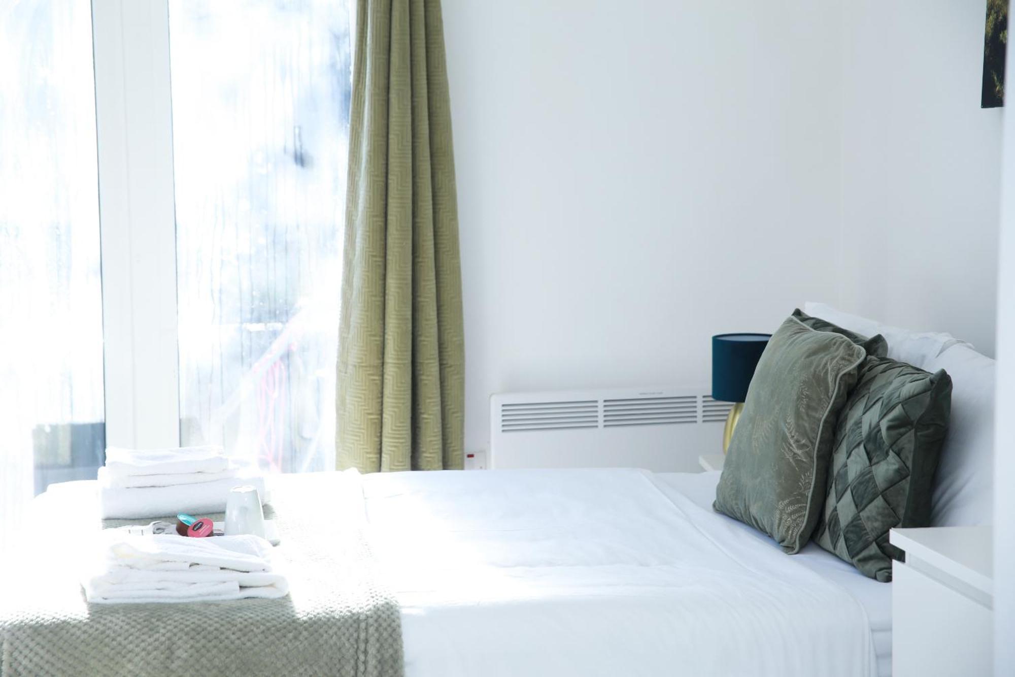Central Harrow Cozy Apartment With Free Parking Harrow on the Hill エクステリア 写真