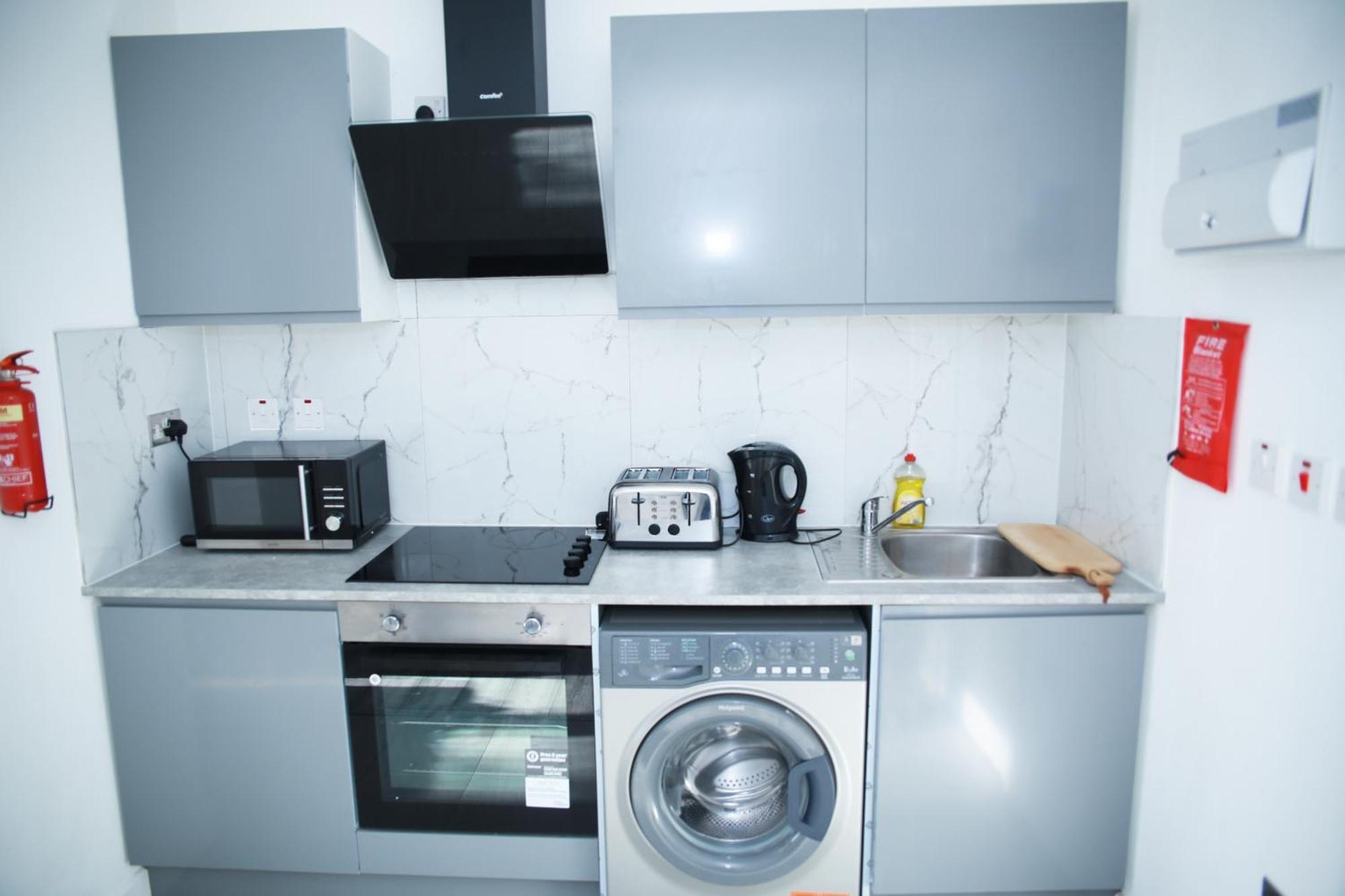 Central Harrow Cozy Apartment With Free Parking Harrow on the Hill エクステリア 写真
